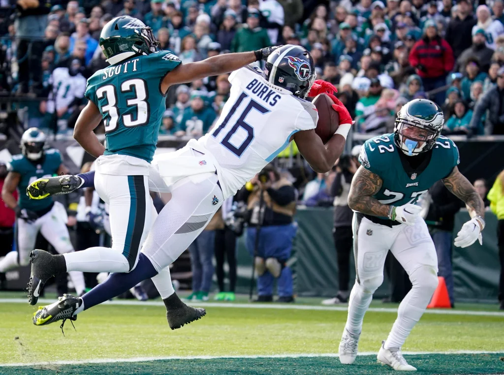 Tennessee Titans wide receiver Treylon Burks (16) pulls in a touchdown catch during the first quarter at Lincoln Financial Field Sunday, Dec. 4, 2022, in Philadelphia, Pa. He was injured on the play. Nfl Tennessee Titans At Philadelphia Eagles