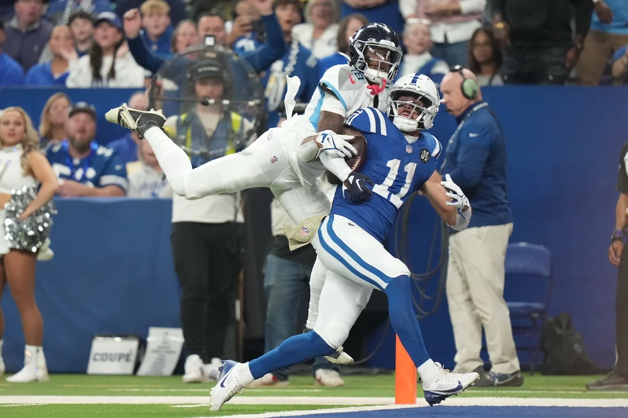Indianapolis Colts wide receiver Michael Pittman Jr. (11) makes a touchdown catch against Tennessee Titans cornerback Jalyn Armour-Davis (18) during the first half an NFL football game, Sunday, Oct. 26, 2025, in Indianapolis. (AP Photo/AJ Mast)