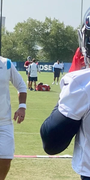 Mike Vrabel Instructing Derrick Henry
