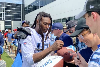 Titans' DeAndre Hopkins to Miss Time With Injury