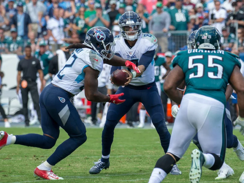 MariotaHenryHandoffEagles