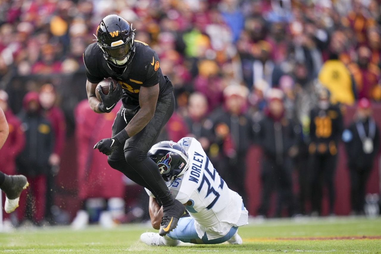 Hungover and Cold, Titans Show They Haven't Really Climbed