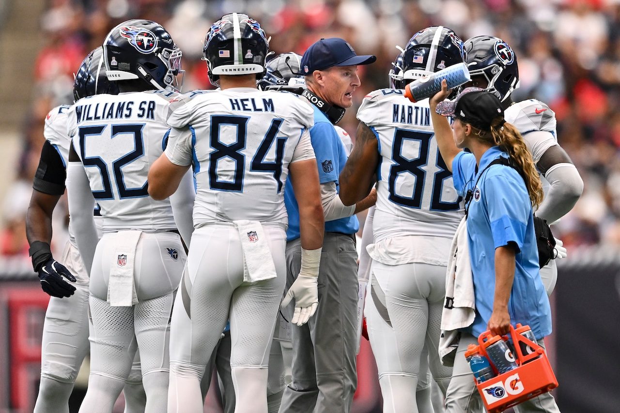 Titans Not Firing Coaching Assistants For Now, Leaving Decisions to Next Head Coach