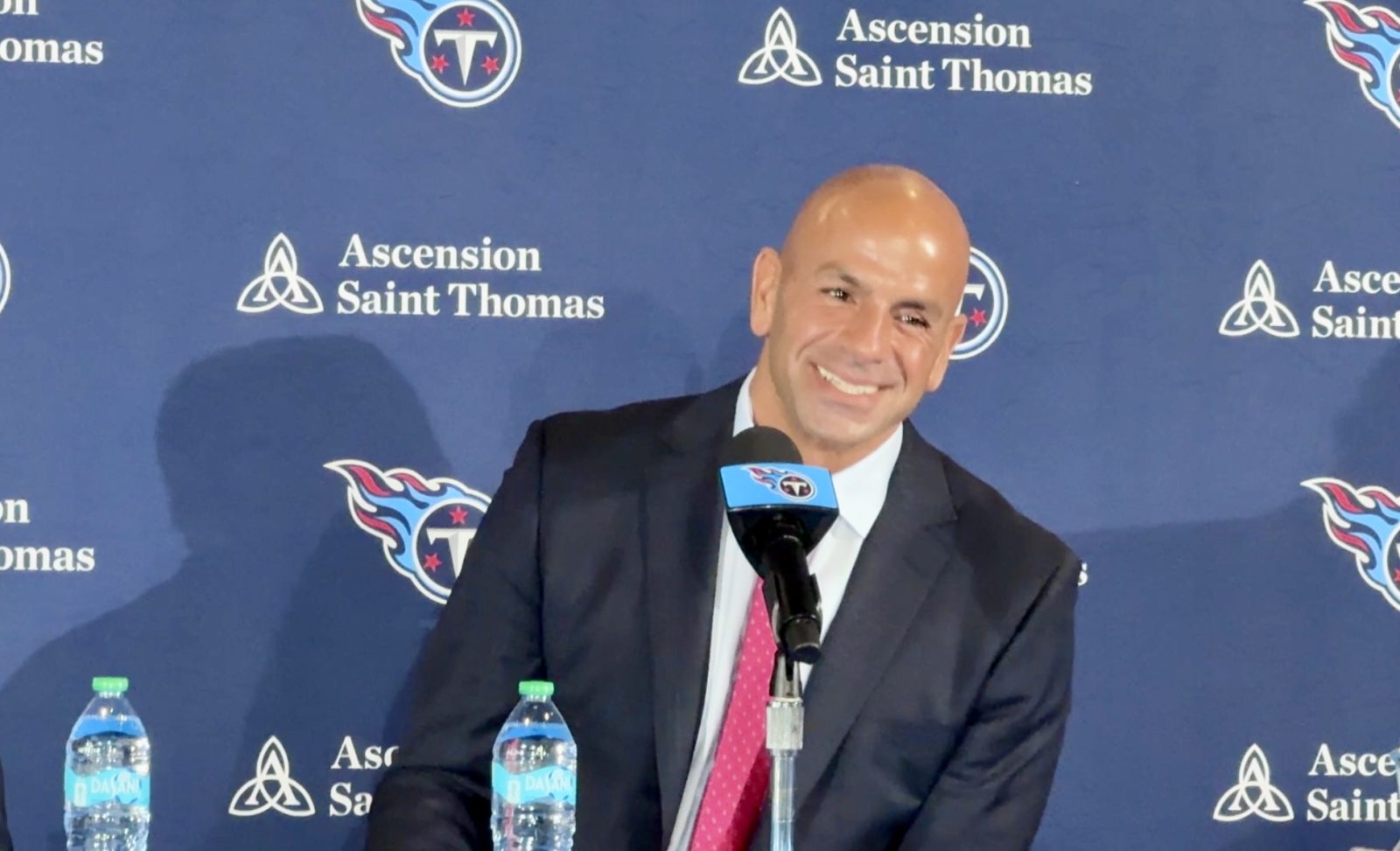 Robert Saleh Details Why Titans Won’t Mirror NFL’s Shanahan Trend