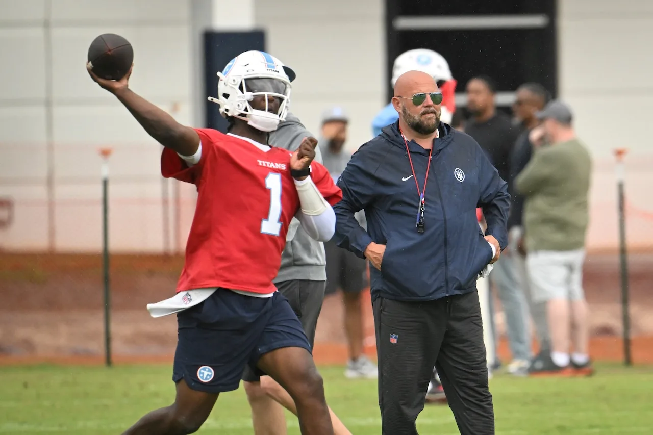 Tennessee Titans offensive coordinator Brian Daboll watches as quarterback Cam Ward passes during NFL football practice, Thursday, May 21, 2026, in Nashville, Tenn. (AP Photo/John Amis)
