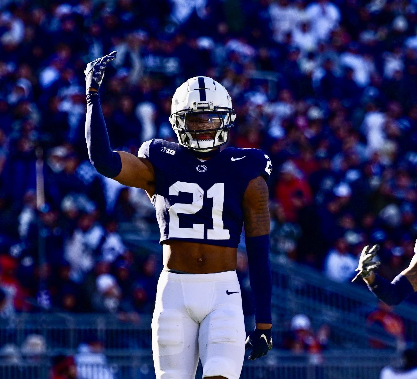 Titans Surprise, Grab Run-Stopping Safety Kevin Winston in Third